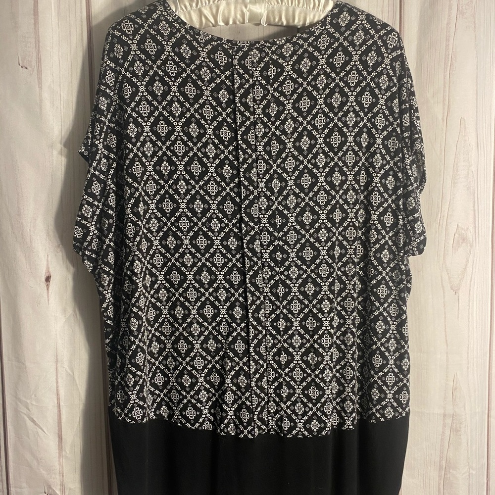 DB Plus Size Tunic - Picture 7 of 9